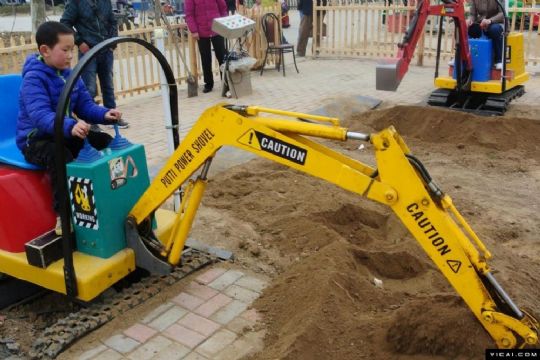 點(diǎn)擊查看詳細(xì)信息<br>標(biāo)題：WCS-360型兒童挖掘機(jī) 閱讀次數(shù)：2323